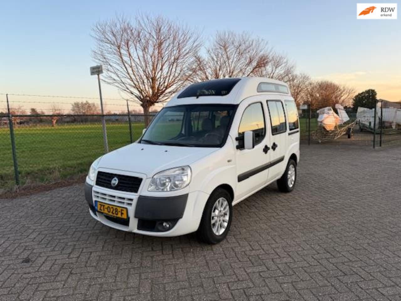 Fiat Doblò - 1.9 JTD Dynamic 1.9 JTD Dynamic , invalide lift , 5 persoons - AutoWereld.nl