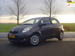 Toyota Yaris - 1.3 VVTi Aspiration / Airco / Trekhaak / 6 versnellingen