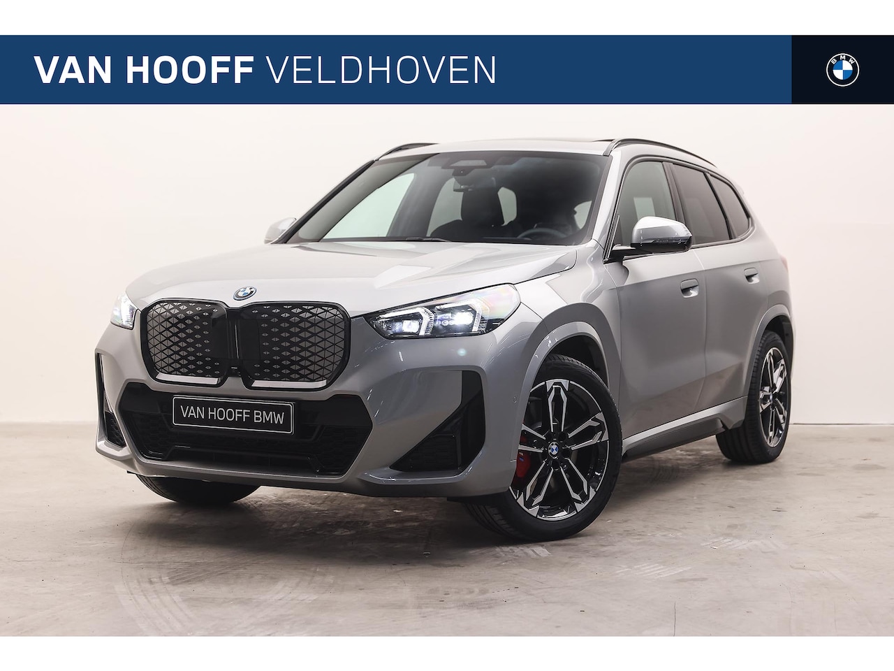 BMW iX1 - eDrive20 High Executive M Sport / Panoramadak / Trekhaak / Sportstoelen / Head-Up / M Adap - AutoWereld.nl