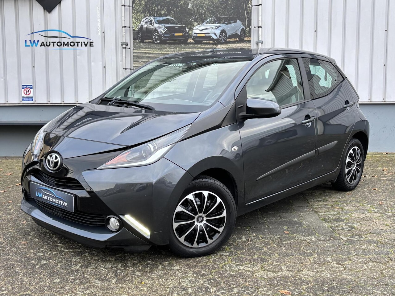 Toyota Aygo - 1.0 VVT-i x-play | Achteruitrijcamera | Airco - AutoWereld.nl