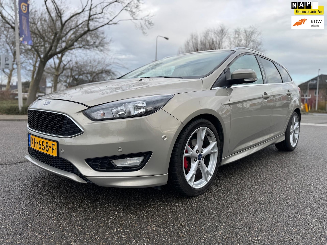 Ford Focus Wagon - 1.0 Titanium ST-Line / airco / cruise.control / key.less / navigatie / pdc / lmv / nap…. - AutoWereld.nl