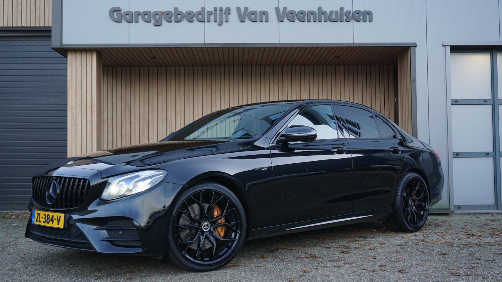 Mercedes-Benz E-klasse - AMG 43 401pk 4-Matic Luchtvering Widescreen 360-View *Black Optik* 20inch LM  Burmester So - AutoWereld.nl