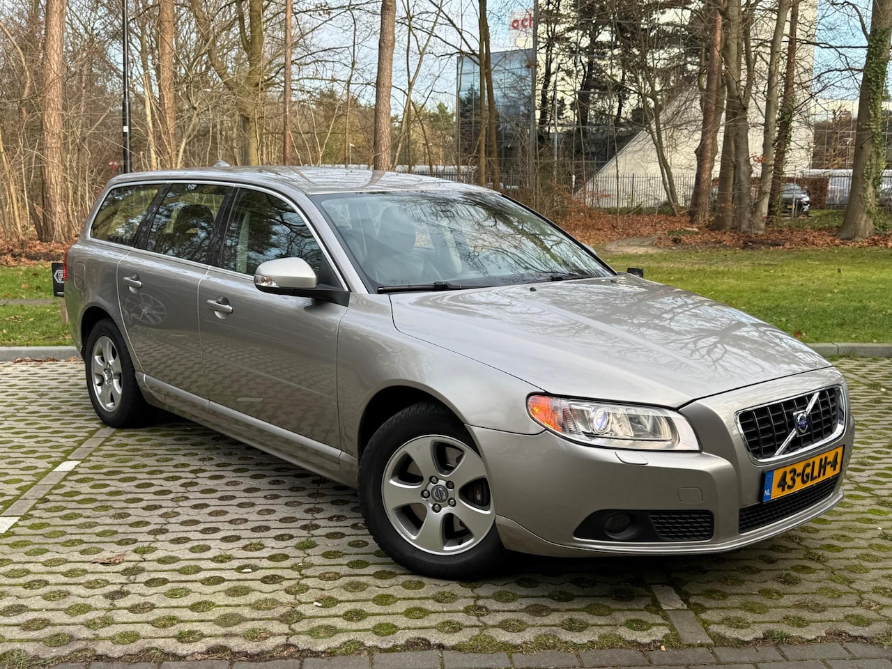 Volvo V70 - 2.5T Leder | Trekhaak | Cruise| Stoelverwarming - AutoWereld.nl