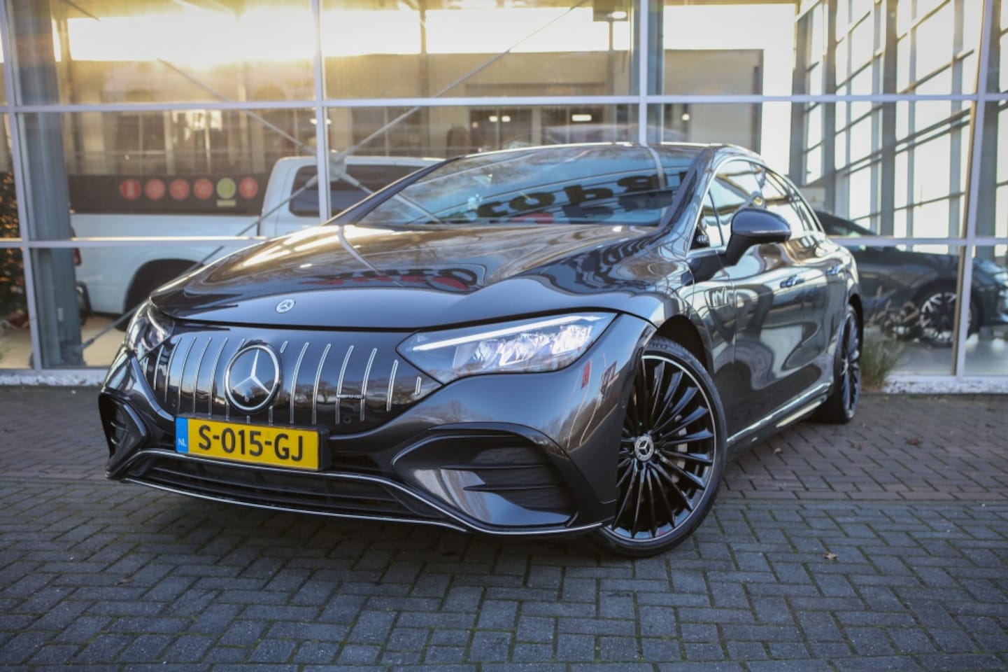 Mercedes-Benz EQE - 350+ AMG Line 91 kWh | Burmester | Sfeerverlichting | Trekhaak | - AutoWereld.nl