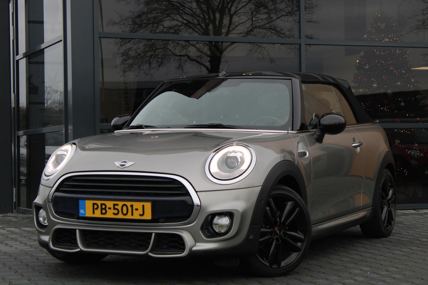 MINI Cabrio - 1.5 136PK JCW-pakket | Volleder | LED | Org. NL - AutoWereld.nl