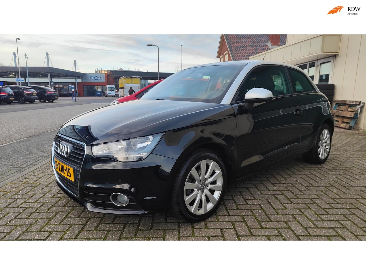 Audi A1 - 1.2 TFSI Attraction Pro Line stoelverwarming - AutoWereld.nl