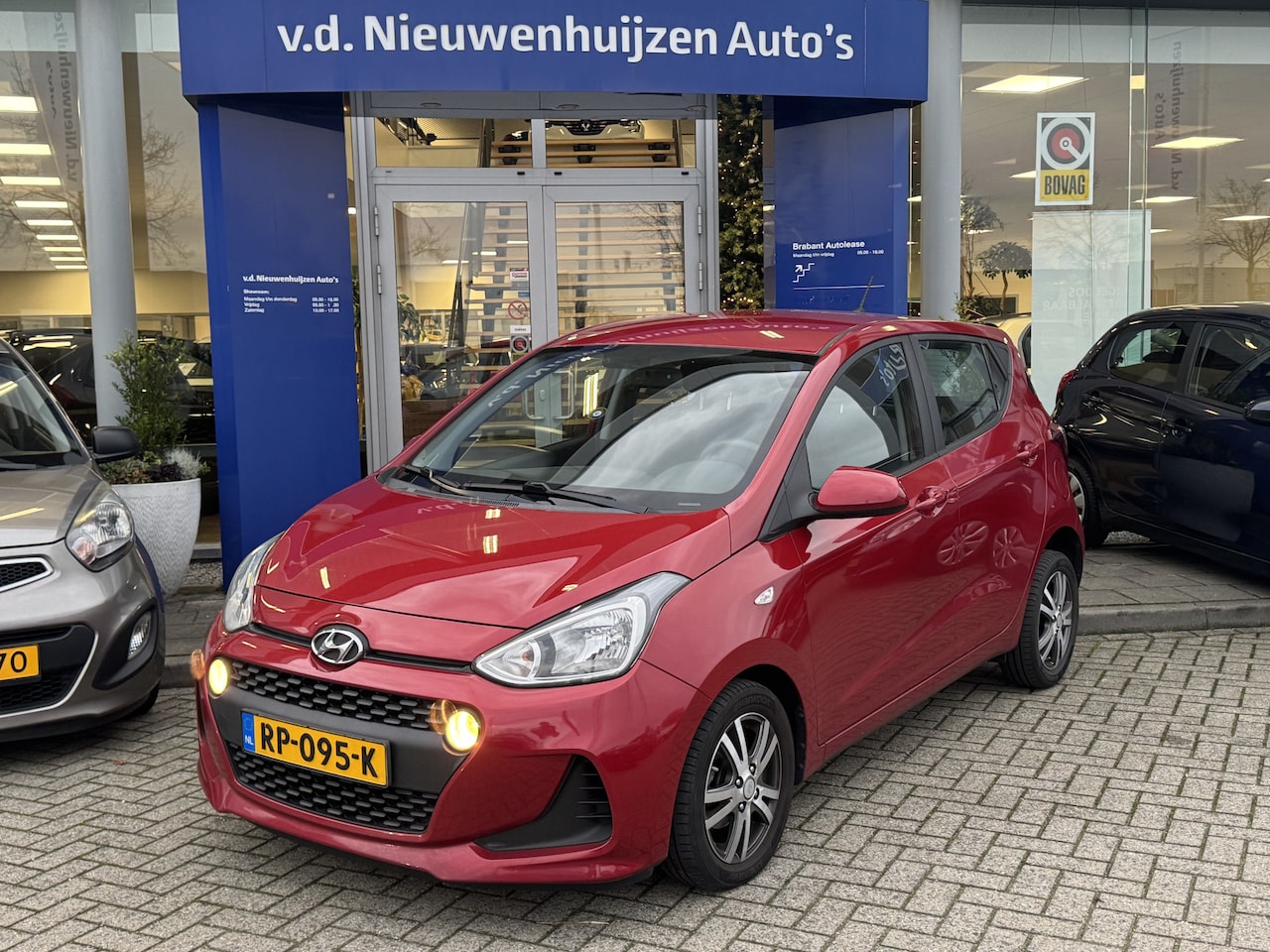 Hyundai i10 - 1.0i Comfort Airco | Cruise control | Parkeersensoren   Info;F.Bogaars 0492588956 - AutoWereld.nl