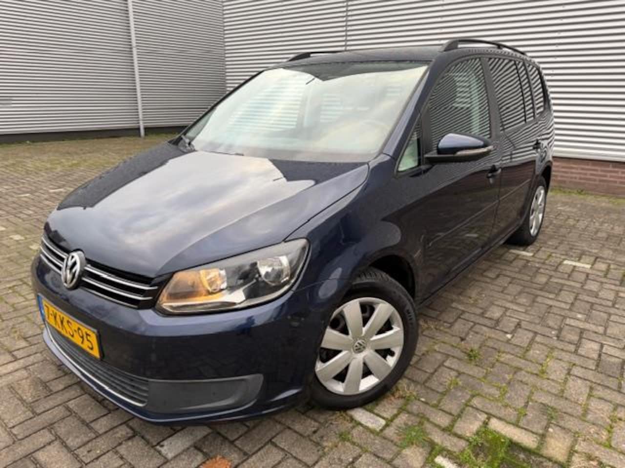 Volkswagen Touran - 1.2 TSI Comfortline BlueMotion 1.2 TSI Comfortline BlueMotion,trekhaak,navigatie,rijdt perfect-diverse gebruikschades! - AutoWereld.nl
