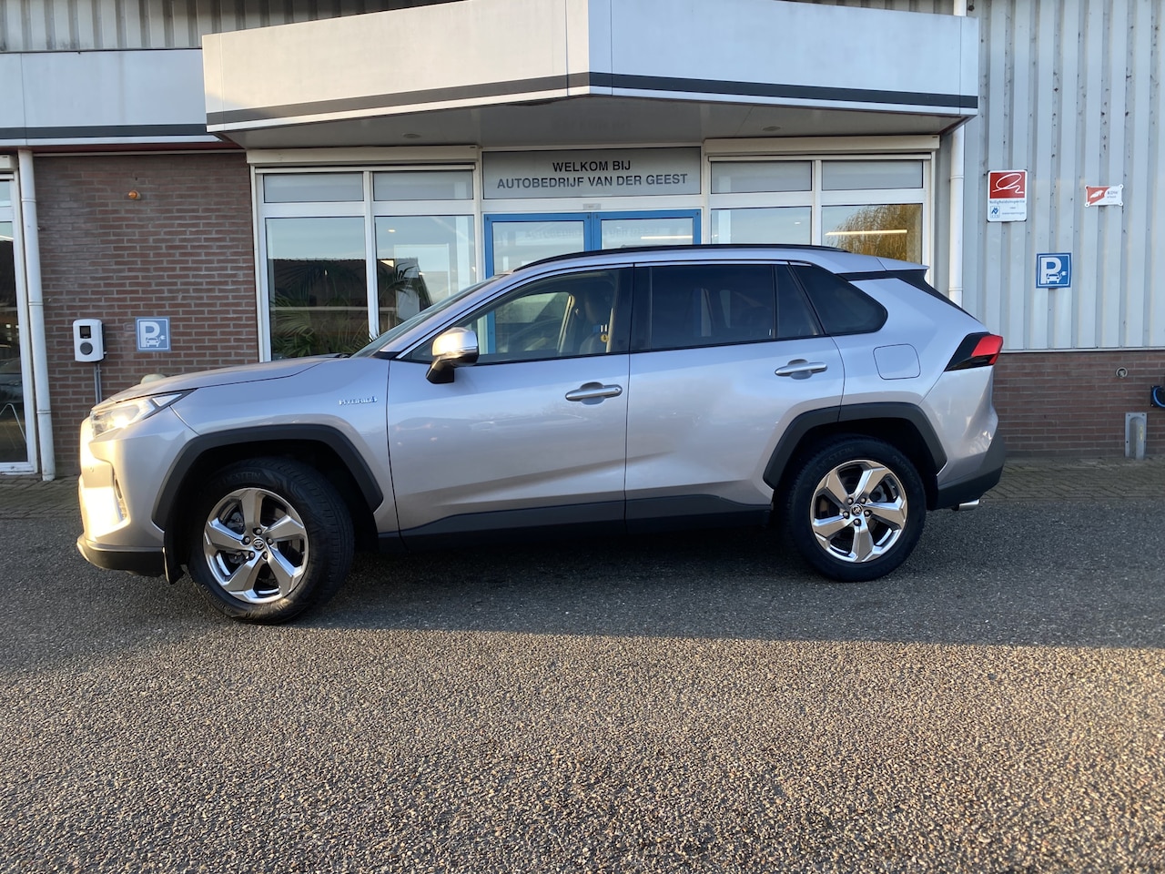 Toyota RAV4 - 2.5 Hybrid Dynamic Innovation Elektische achterklep - AutoWereld.nl