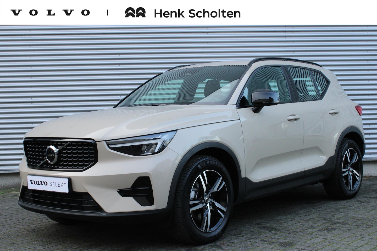 Volvo XC40 - 2.0 B4 Plus Dark | Lichtmetalen Velgen 6-Spaaks 18" |Premium Audio by Harman Kardon | Elec - AutoWereld.nl