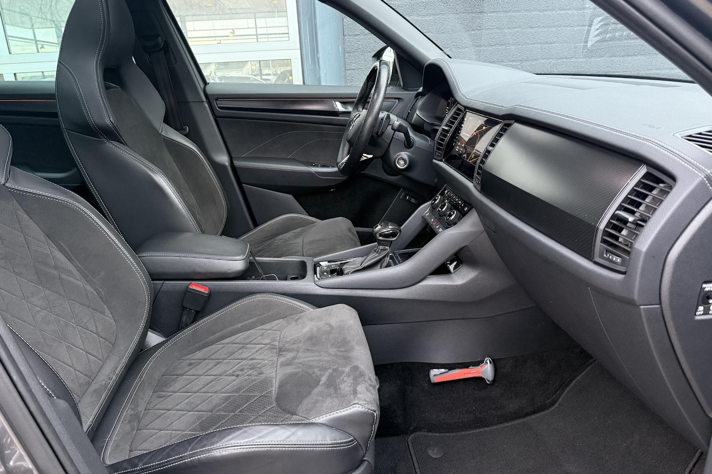 Skoda Kodiaq - 1.5 TSI Sportline Business | Full Map Navigatie | Panoramadak | Elektrische Trekhaak | 19 - AutoWereld.nl