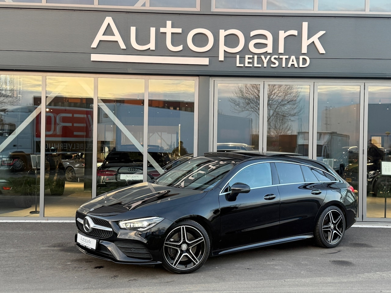 Mercedes-Benz CLA-klasse Shooting Brake - 250 Premium AMG PANO SFEERVERLICHTING LED - AutoWereld.nl
