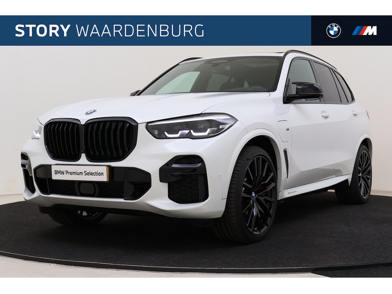 BMW X5 - xDrive45e High Executive M Sport Automaat / Panoramadak / Trekhaak / M Multifunctionele St - AutoWereld.nl