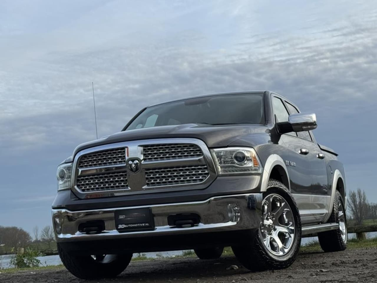 Dodge Ram 1500 - Laramie 5.7 V8, 1e Eig, Orig Ned, LAGE BIJTELING, 6-ZITTER - AutoWereld.nl