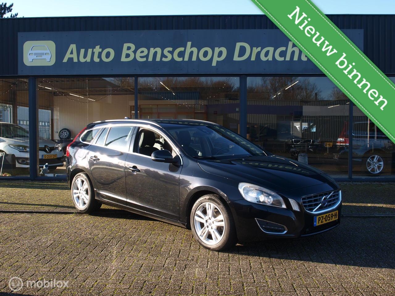 Volvo V60 - 2.4 D5 215pk Xenon Standkachel Navi Stoelverw Pdc Trekhaak Clima Cruise - AutoWereld.nl