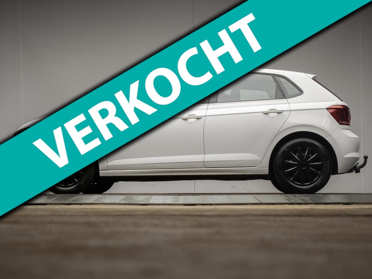 Volkswagen Polo - 1.0 TSI Comfortline Sport (APPLE CARPLAY,GROOT NAVI,LED,CRUISE,TREKHAAK,DAB,SPORTSTOELEN,N - AutoWereld.nl