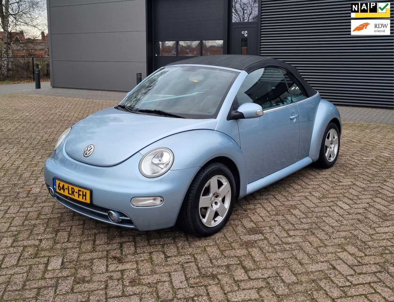 Volkswagen New Beetle Cabriolet - 2.0, Airco, CruisC, 193 NAP! - AutoWereld.nl