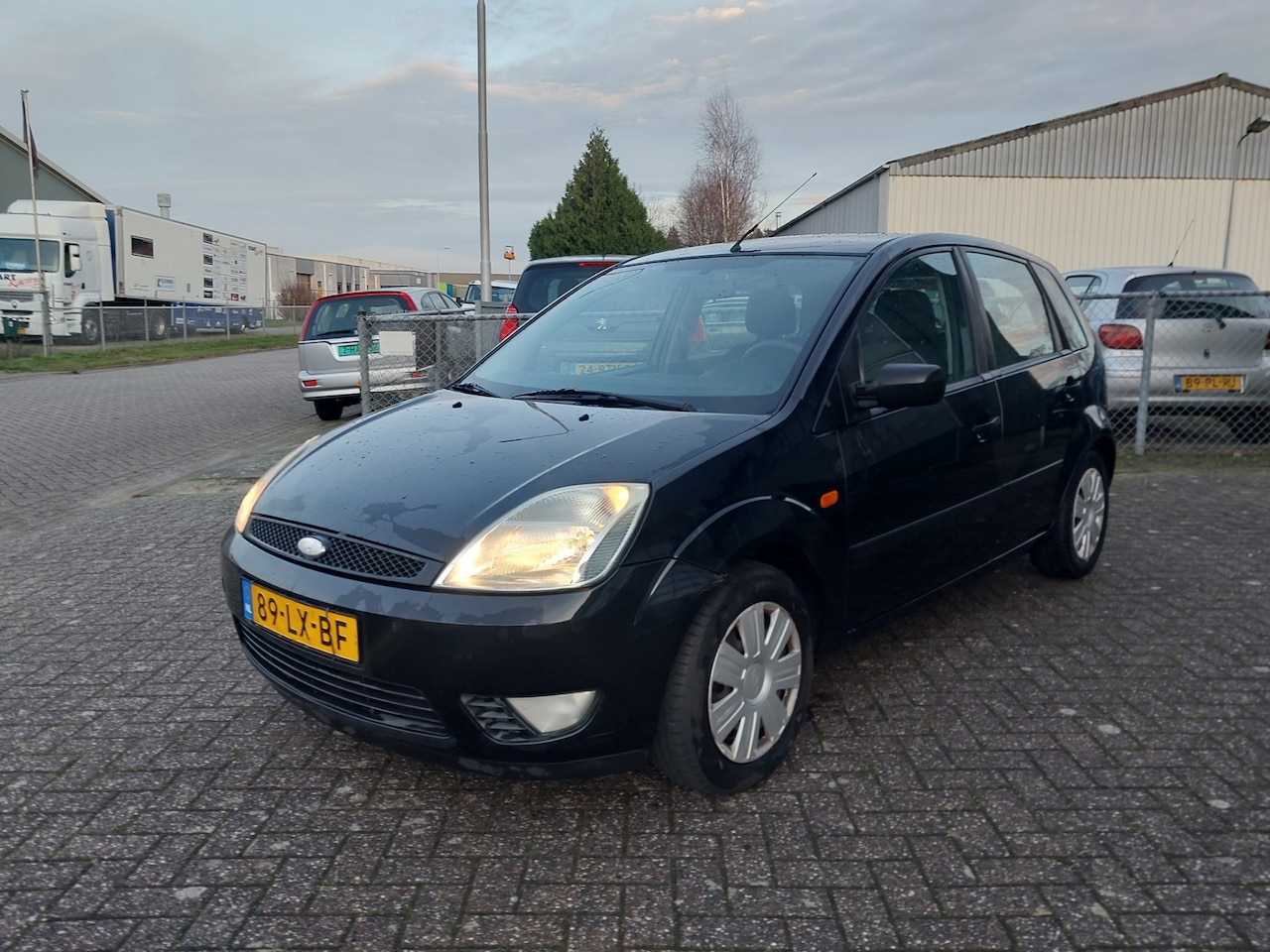 Ford Fiesta - 1.4-16V Trend !! 5-DEURS + APK !! - AutoWereld.nl