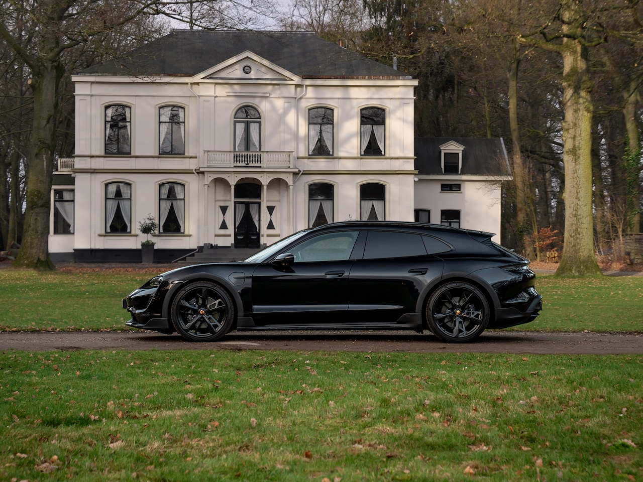 Porsche Taycan Cross Turismo - 4 93 kWh | Pano-dak | Luchtvering | Adapt. cruise | GT Sportstuur - AutoWereld.nl