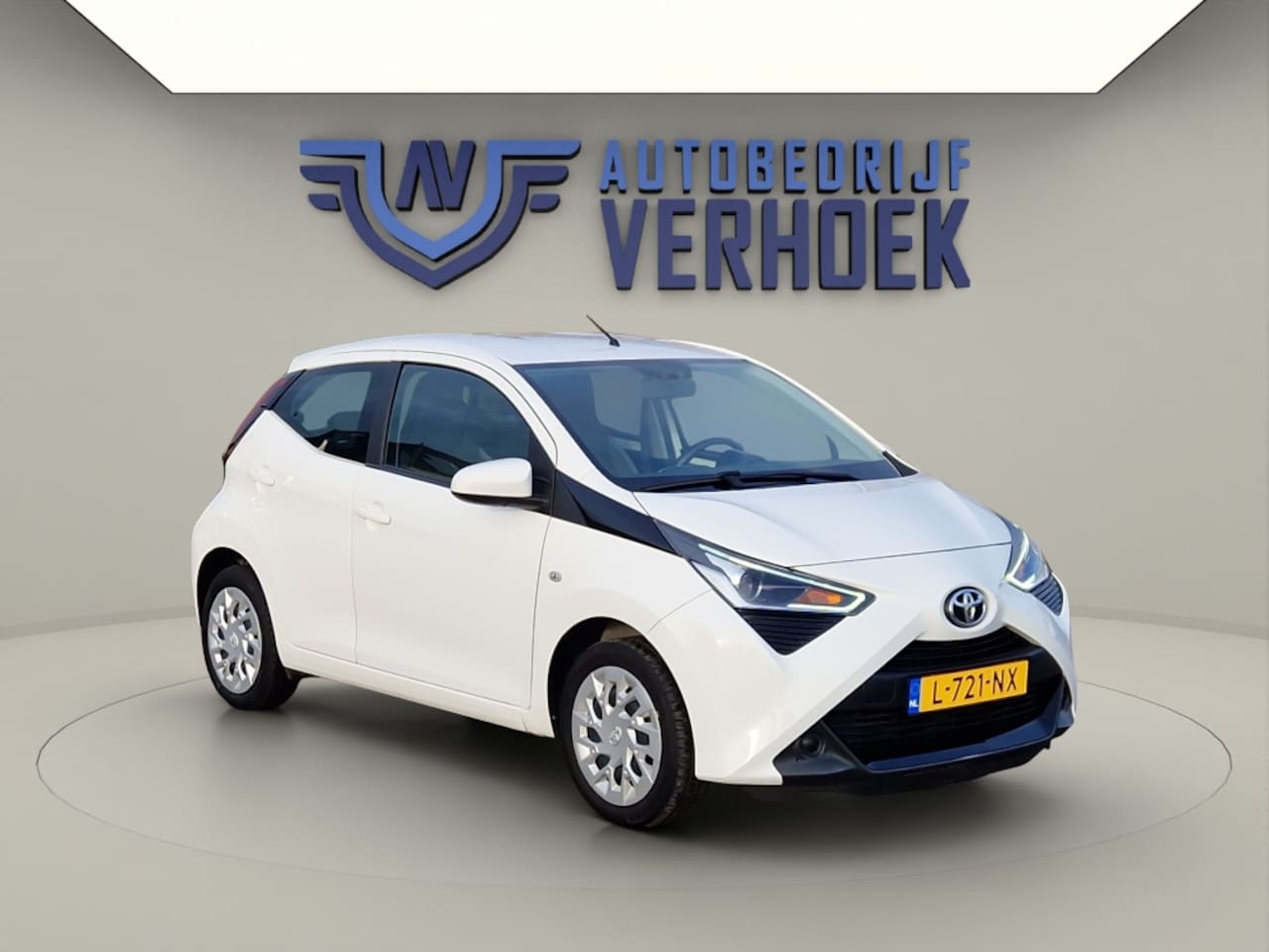 Toyota Aygo - 1.0 VVT-i X-Play Navigatie - Camera - DAB - Airco - AutoWereld.nl