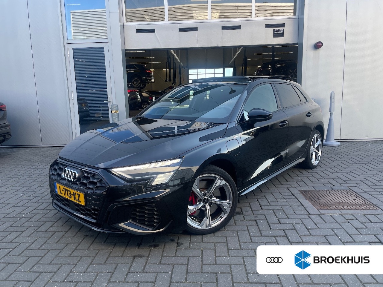 Audi A3 Sportback - 45 TFSI e S edition Competition 245PK | Panorama dak | B&O | Ledere bekleding | Elek. stoe - AutoWereld.nl
