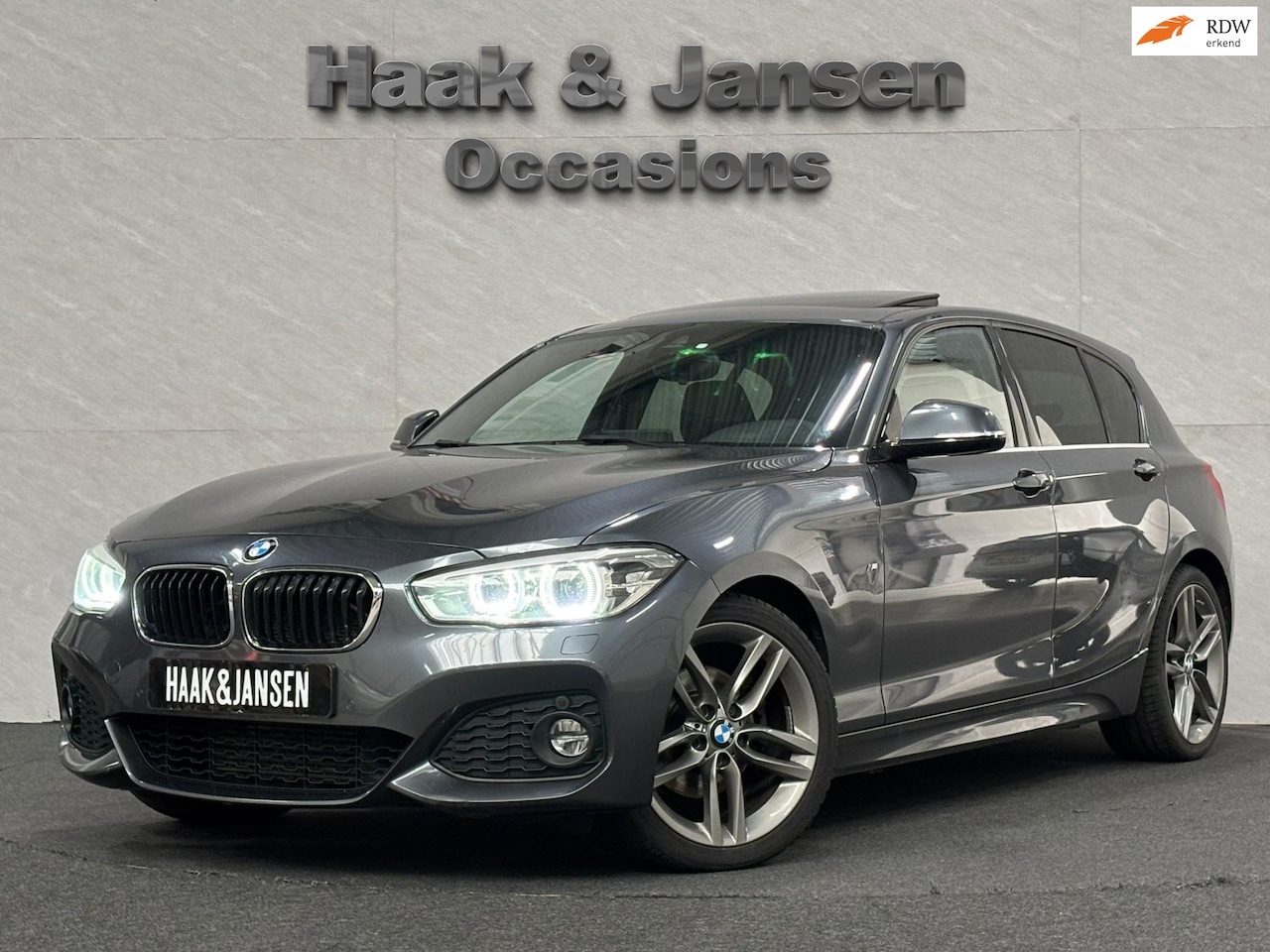 BMW 1-serie - 120d Corporate Lease M Sport Panoramadak Memory Automaat Stoelverwaming - AutoWereld.nl