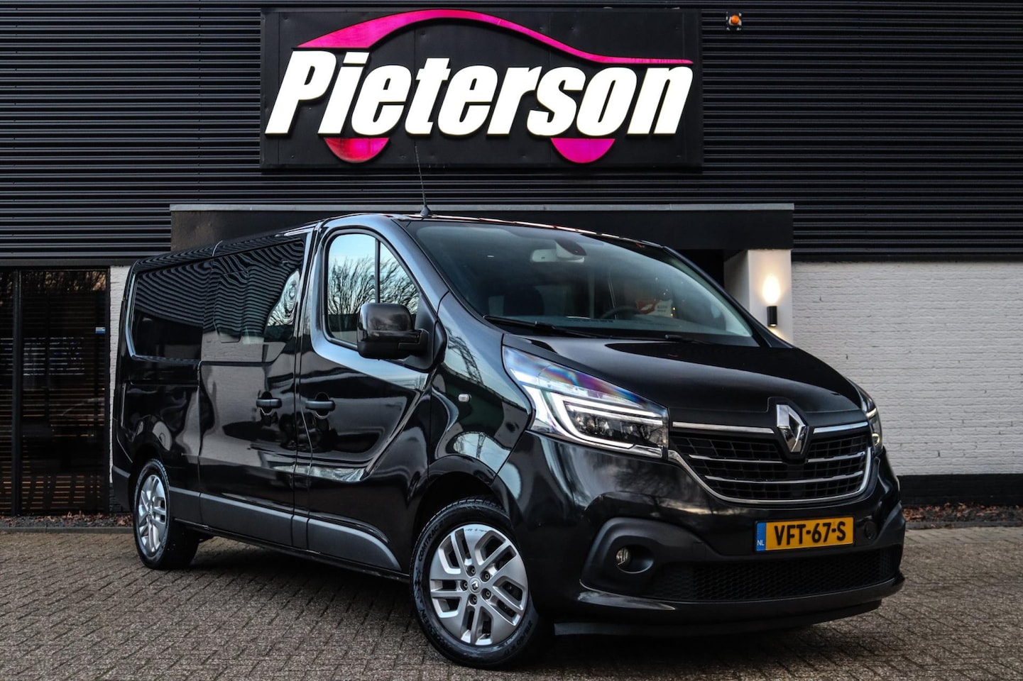 Renault Trafic - 2.0 dCi 145 T29 L2H1 DC Comfort 1E EIGENAAR - AutoWereld.nl