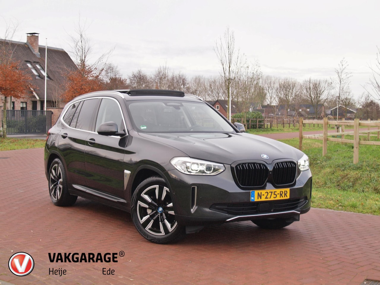 BMW iX3 - Executive 80 kWh | Panoramadak | Camera | Sfeerverlichting | Apple Carplay | - AutoWereld.nl
