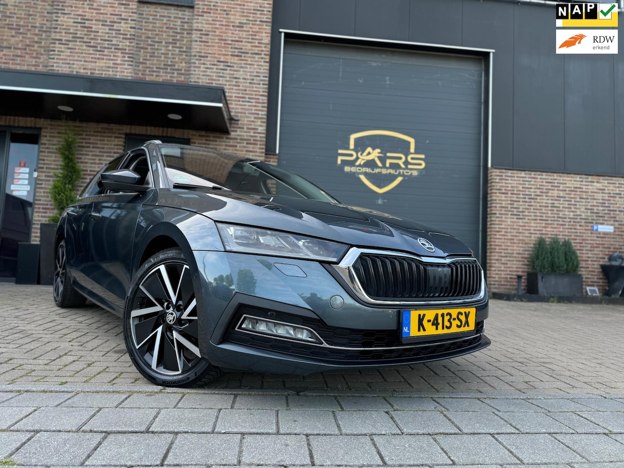 Skoda Octavia Combi - 2.0 TDI Greentech Style Automaat 150PK Volle Opties Panorama Dak Leer Airco Navi Trekhaak - AutoWereld.nl