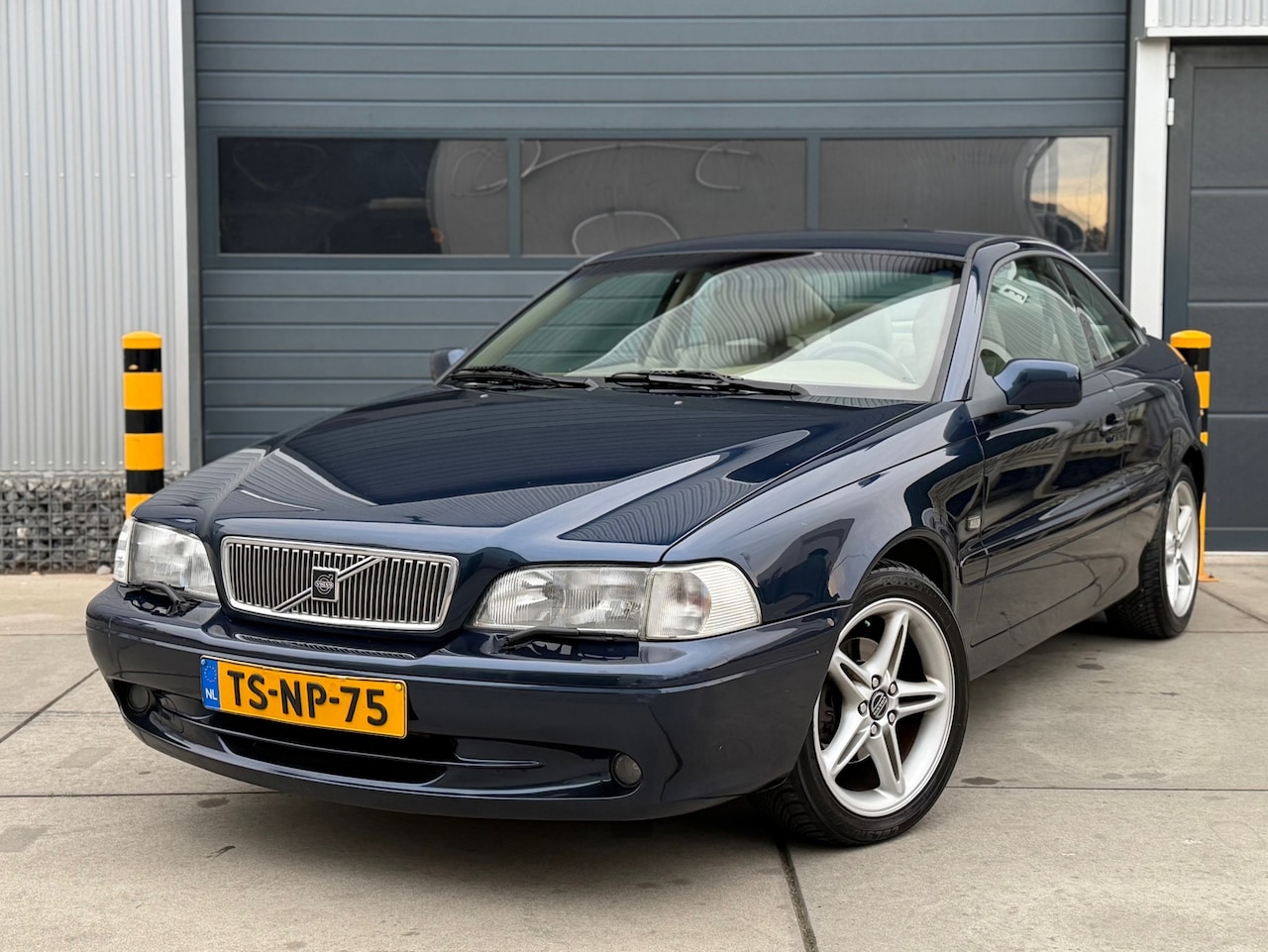 Volvo C70 Coupé - 2.4 T Luxury AUT / AIRCO / CRUISE / LEDER - AutoWereld.nl