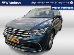 Volkswagen Tiguan - 1.4 TSI eHybrid R-Line Business+ / Pano / Head-up / Camera / Parkeersensoren V+A / Navigat