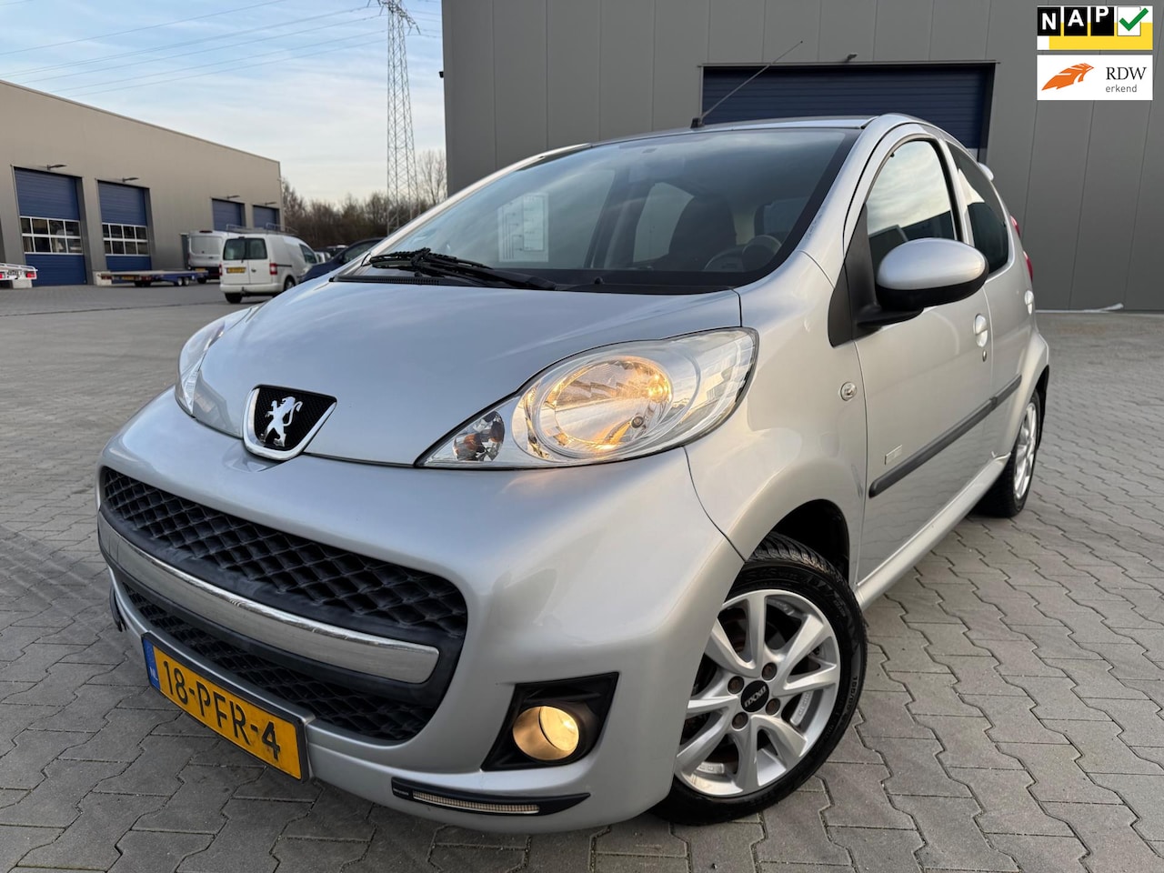 Peugeot 107 - 1.0-12V Millesim 200 Airco 5deurs unieke uitvoering!! - AutoWereld.nl