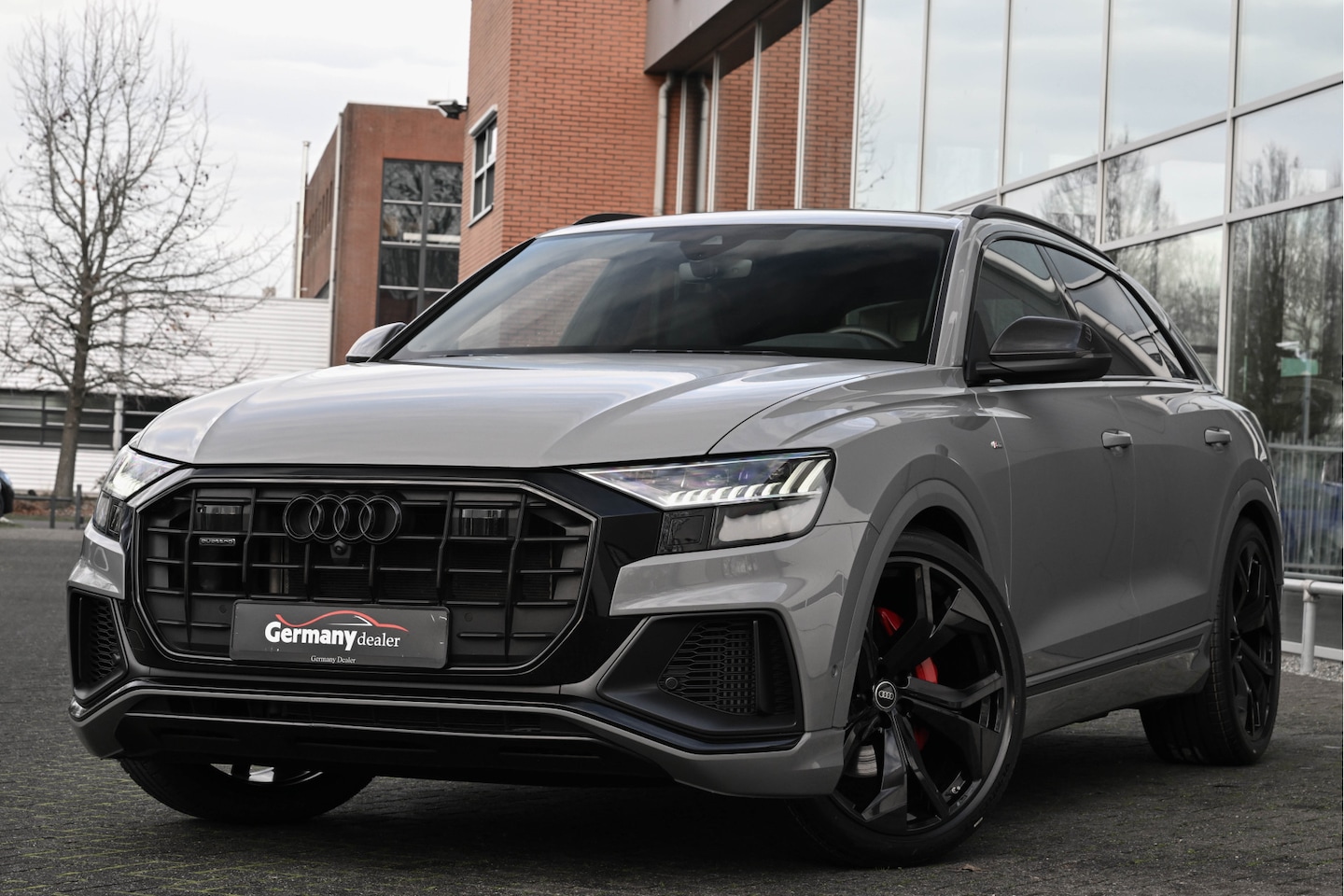 Audi Q8 - 55TFSI 340PK Quattro Nardo Individual 4W-best. RS-Zetels Softclose Lucht Tr-Haak VOL! - AutoWereld.nl