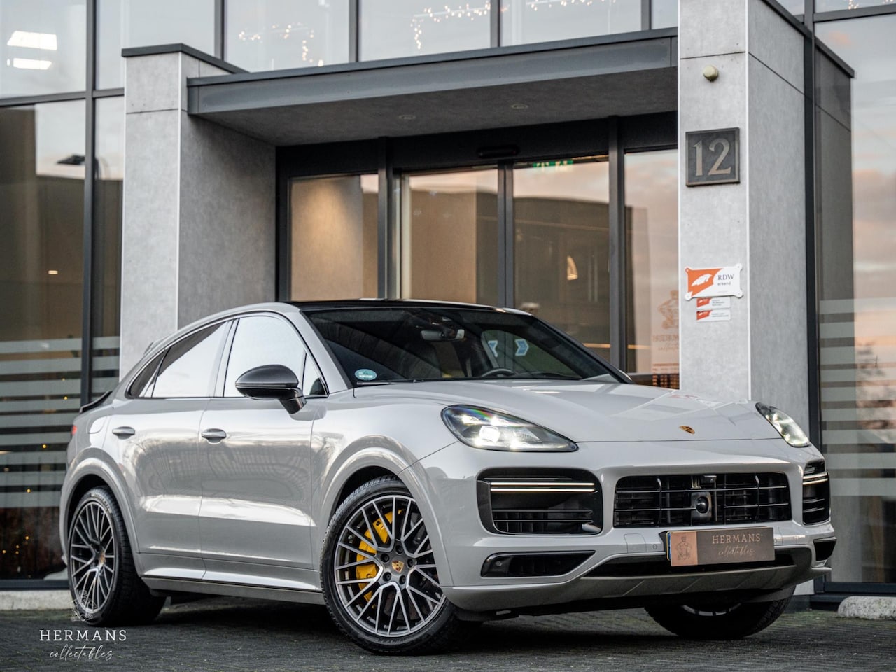 Porsche Cayenne Coupé - 4.0 Turbo S E-Hybrid / Org. NL / Burmester / Carbon-Design / InnoDrive / Ceramic / Tow-Bar - AutoWereld.nl