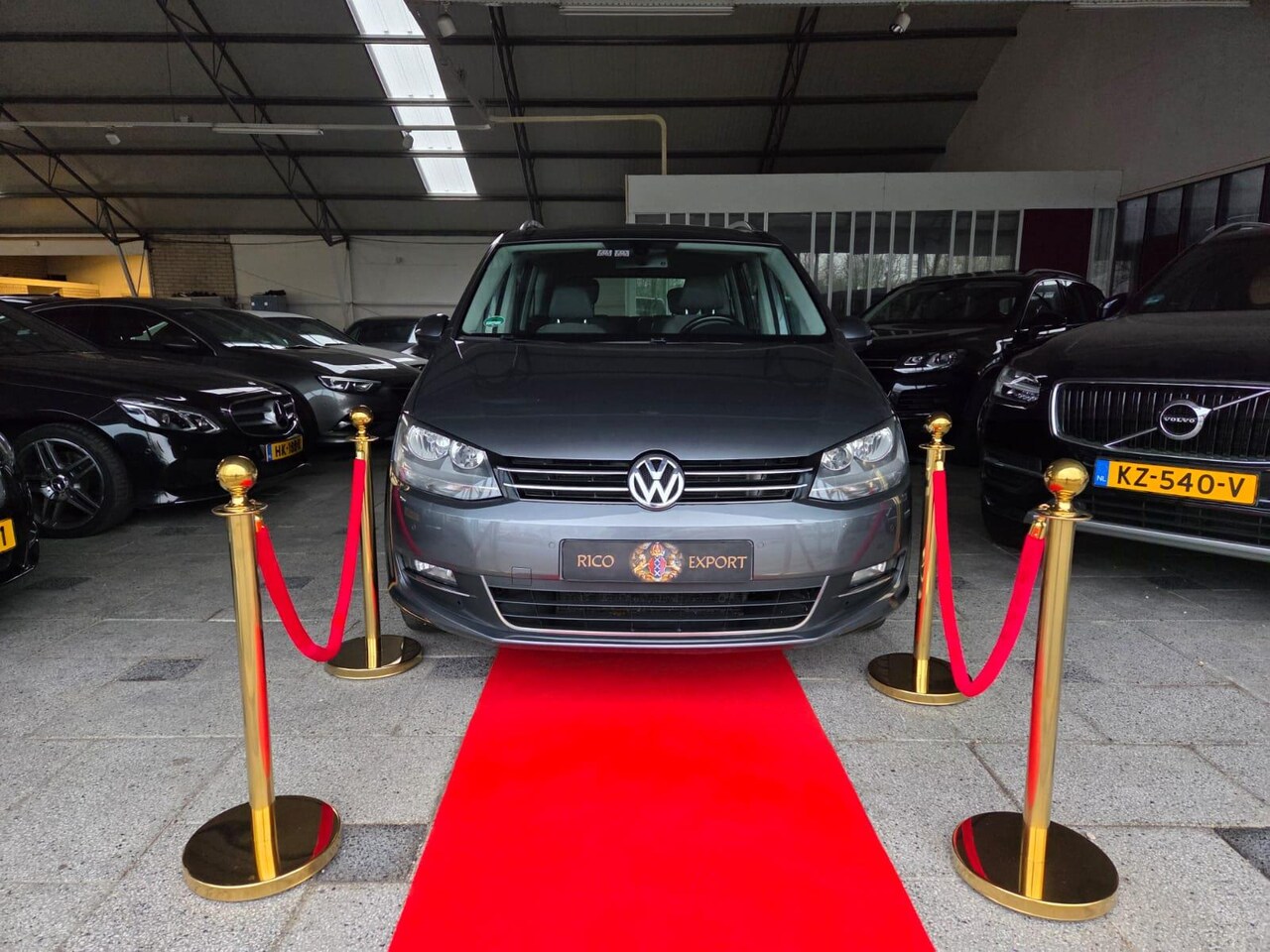 Volkswagen Sharan - 2.0 TDI Highline 7P CAMERA FULL! 2011 - AutoWereld.nl