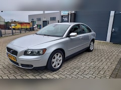 Volvo S40 - 2.4i 5 Cilinder met Nieuwe APK en 4 Nieuwe All-Seasons