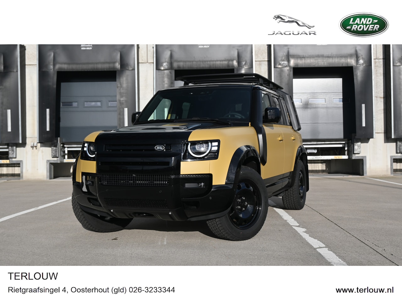 Land Rover Defender 110 - 2.0 P300e 110 Trophy Edition Deep Sandglow Yellow 2.0 P300e 110 Trophy Edition Deep Sandglow Yellow - AutoWereld.nl