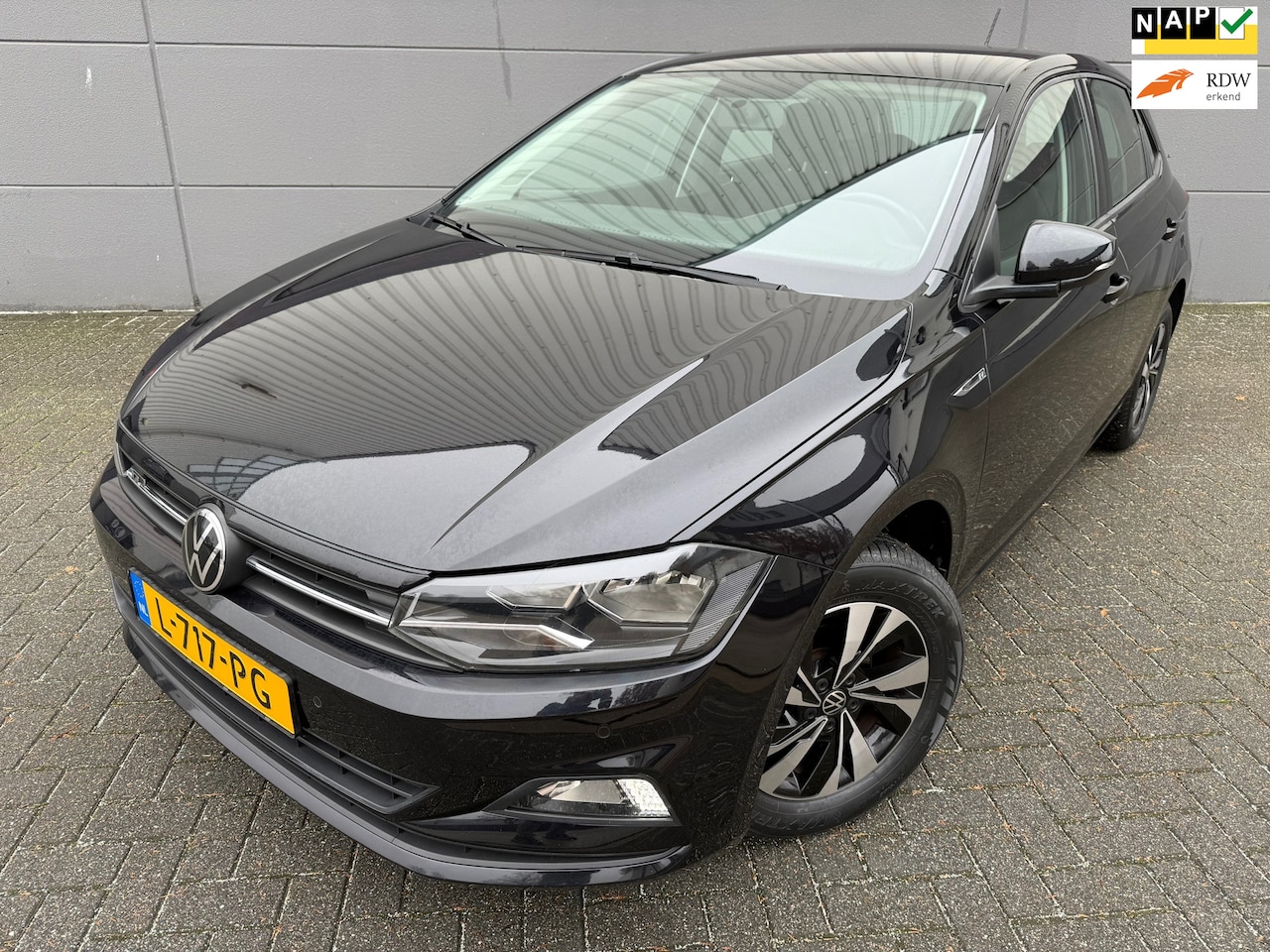 Volkswagen Polo - 1.0 TSI R-LINE Business*CRUISE*APK*NAP*NAVI*CARPLY*PARK SENSOREN - AutoWereld.nl
