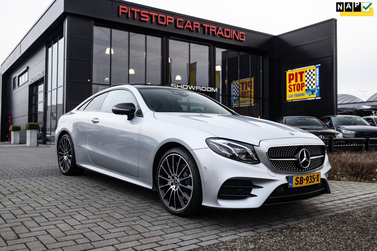 Mercedes-Benz E-klasse Coupé - 200 AMG, NAP, 184 PK, Pano, Facelift, Burmester, Dealer auto! - AutoWereld.nl