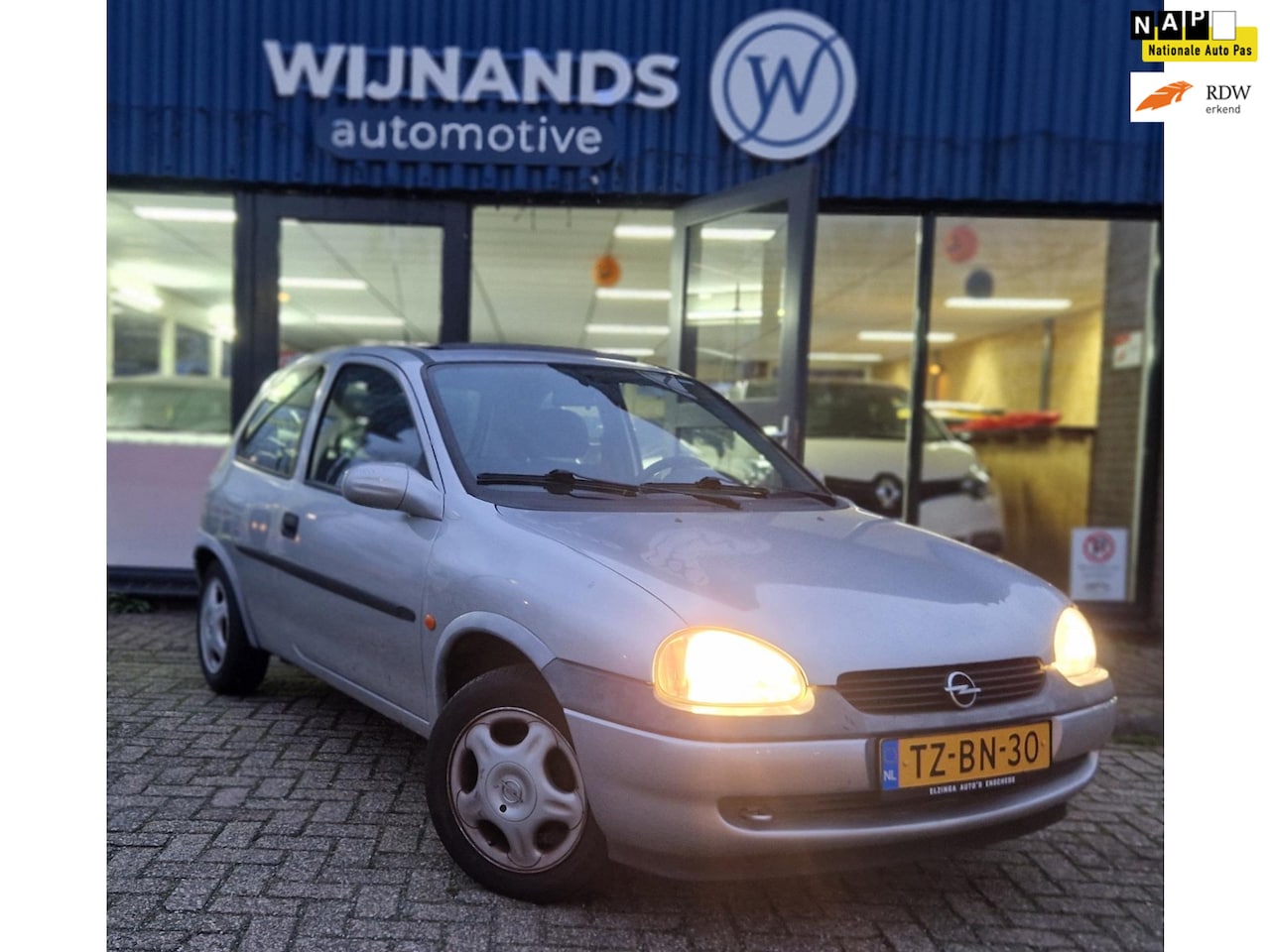 Opel Corsa - 1.2i-16V Sport Panoramadak Trekhaak APK - AutoWereld.nl
