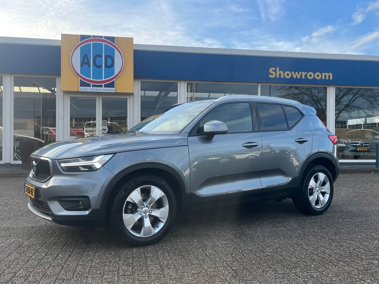Volvo XC40 - 2.0 T4 Inscription 4-Cilinder Automaat | Zomer- en winterset | - AutoWereld.nl