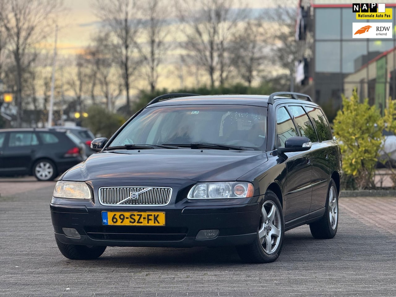 Volvo V70 - 2.4 Edition I | Automaat | Cruise control | APK 23-06-2026 | Airco | Elektrische ramen | T - AutoWereld.nl