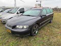 Volvo V70 - 2.4 Comfort Line | Handbak | R velgen | Airco | Vol opties | Youngtimer | Inruil mogelijk