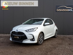 Toyota Yaris - 1.5 Hybrid Comfort Dealer onderh. / Metallic / Parkeersensoren / Camera / LED / Stoelverw.