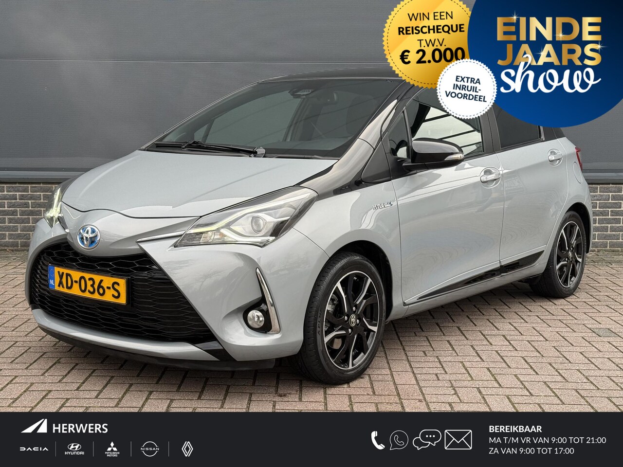Toyota Yaris - 1.5 Hybrid Bi-Tone Plus / Trekhaak / Panorama / Achteruitrij Camera / Cruise / Navigatie / - AutoWereld.nl
