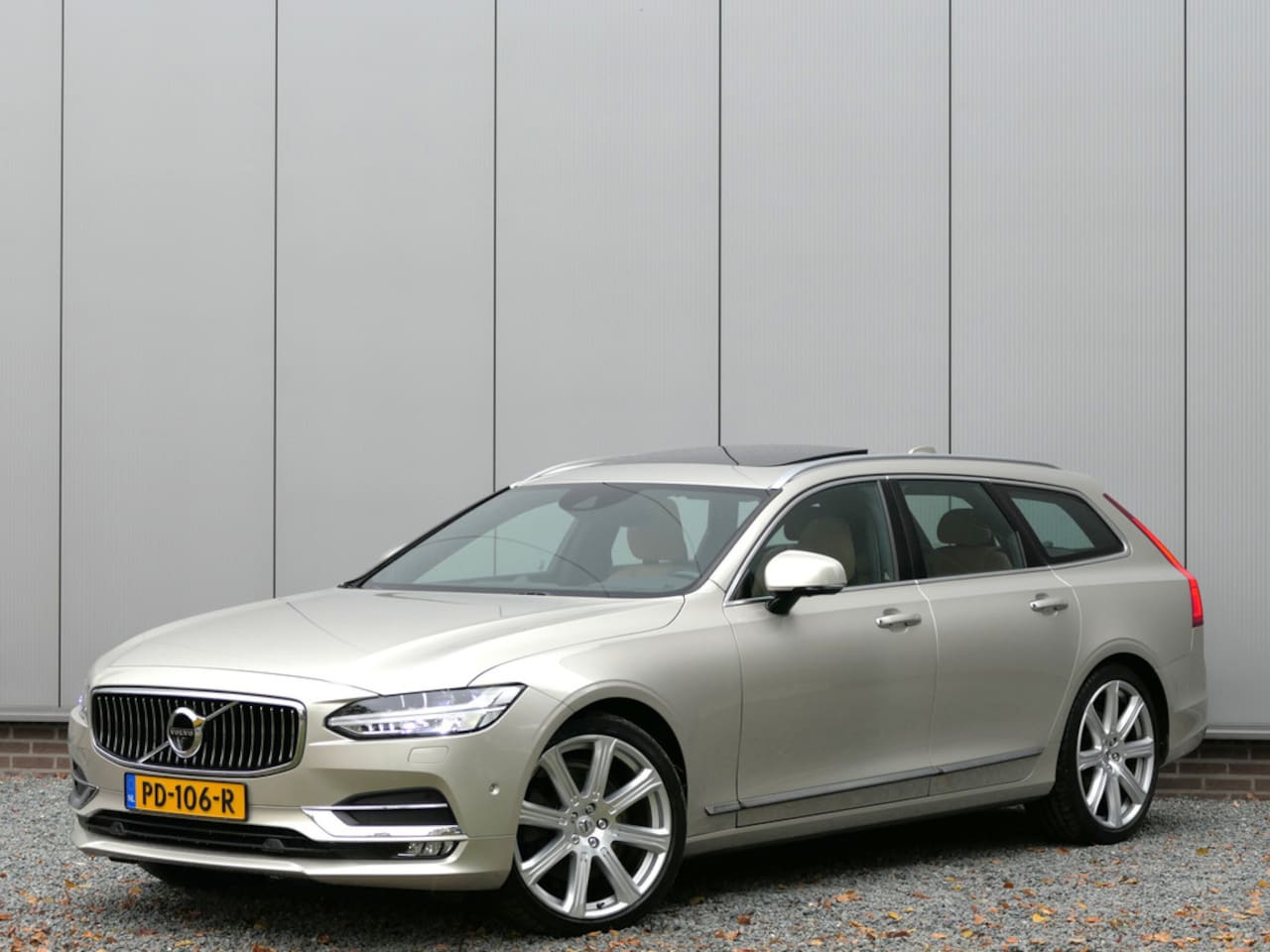 Volvo V90 - 2.0 T6 AWD Inscription Bowers&Wilkins / Panoramadak / Trekhaak / - AutoWereld.nl