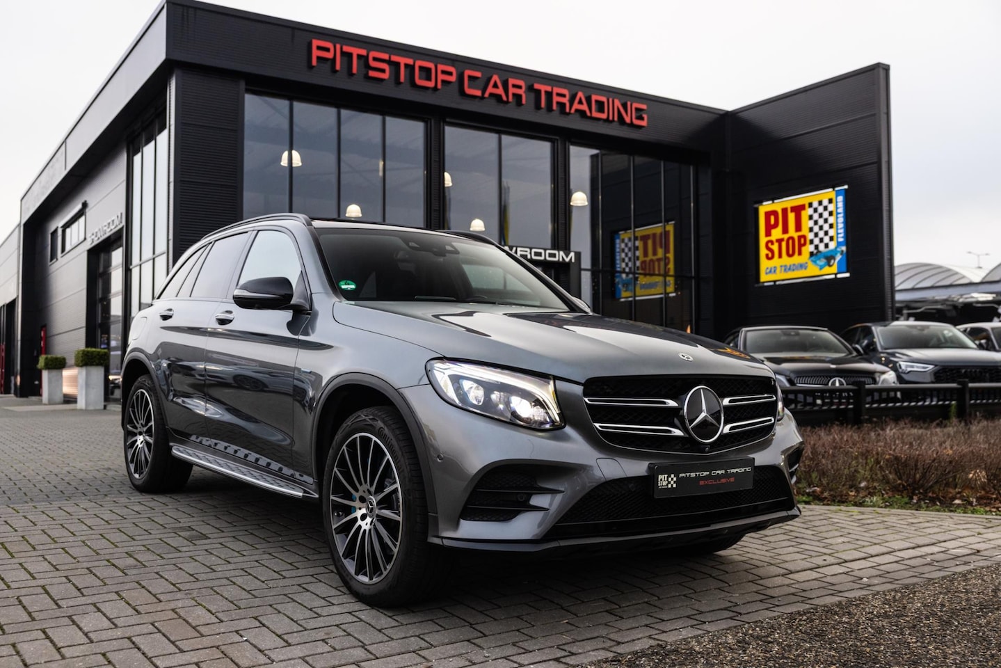 Mercedes-Benz GLC-klasse - 350e 4MATIC AMG, Pano, Trekhaak, Burmester, Distronic+ - AutoWereld.nl