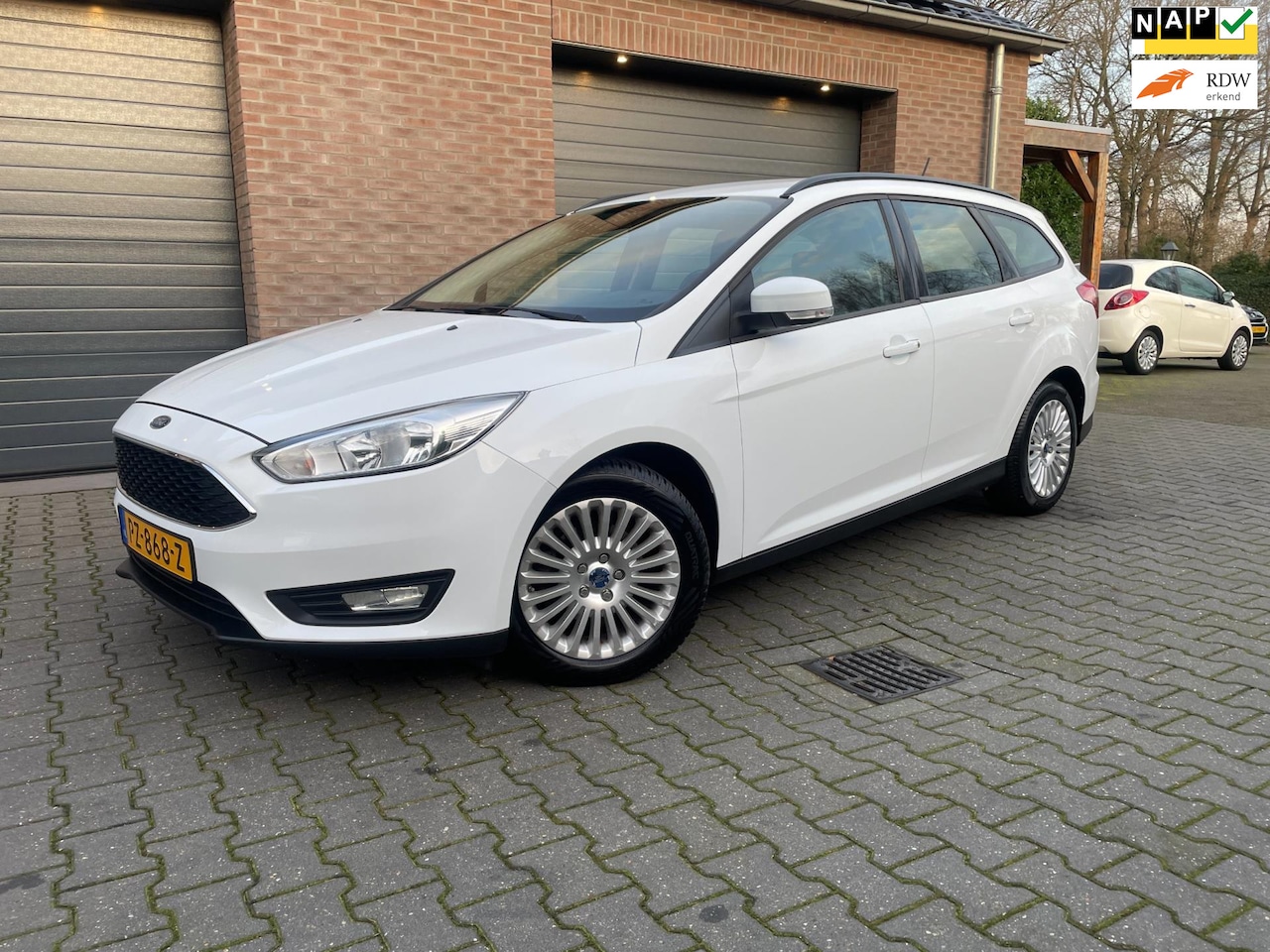 Ford Focus Wagon - 1.0 Lease Edition NAVI APPLE CARPLAY PDC 2017 - AutoWereld.nl
