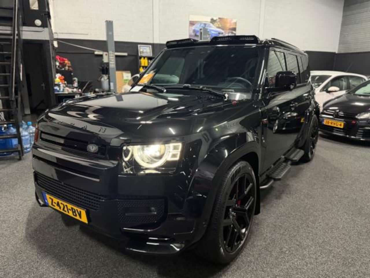 Land Rover Defender 110 - 2.0 P400e 110 XS Edition URBAN!!! - AutoWereld.nl