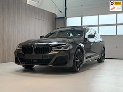 BMW 5-serie Touring - 520i High Executive G31 LCI - M PAKKET - PANORAMADAK - COMFORT ZETELS - STOELVER + KOELING